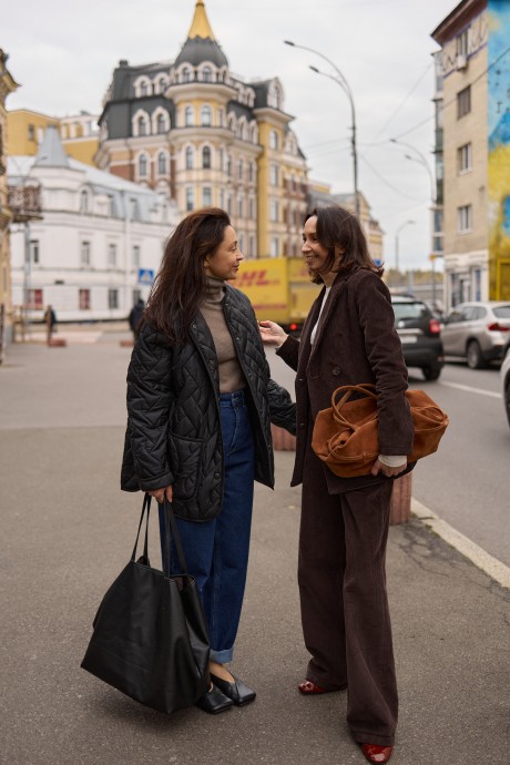 Чорна стьобана куртка 40464046 купить