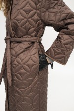 Коричневе стьобане пальто 3916 фото 4