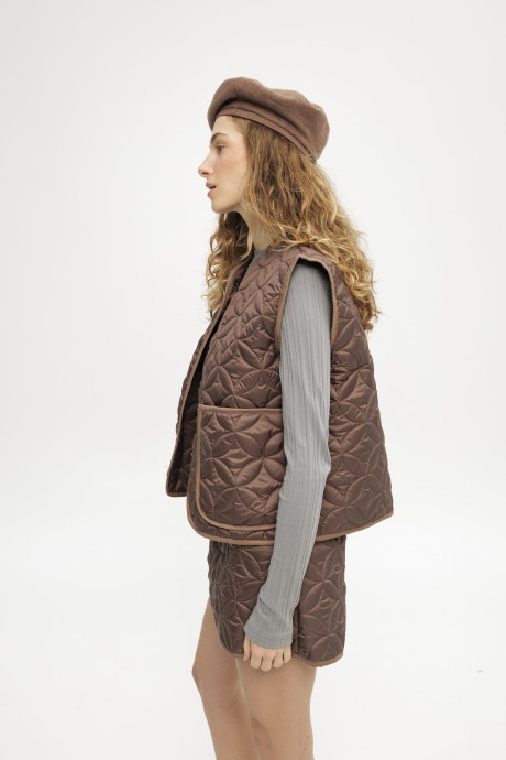 Коричневий стьобаний жилет 39153915 купить
