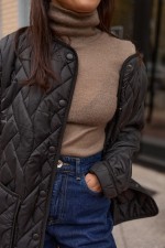 Чорна стьобана куртка 4046 фото 4