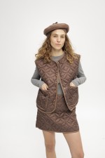 Коричневий стьобаний жилет 3915 фото 1