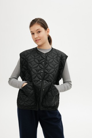 Чорний стьобаний жилет 38813881 купить