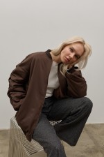 Коричневий бомбер 4070 фото 3