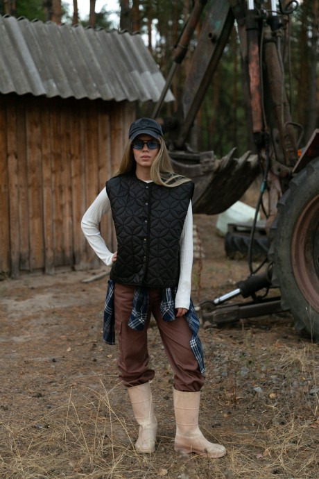 Чорний стьобаний жилет 38813881 купить